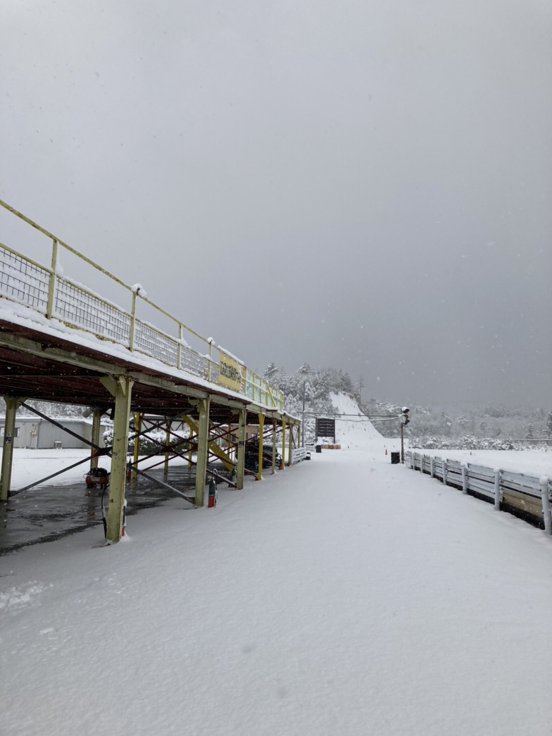 積雪の為、営業再開を見合わせています。